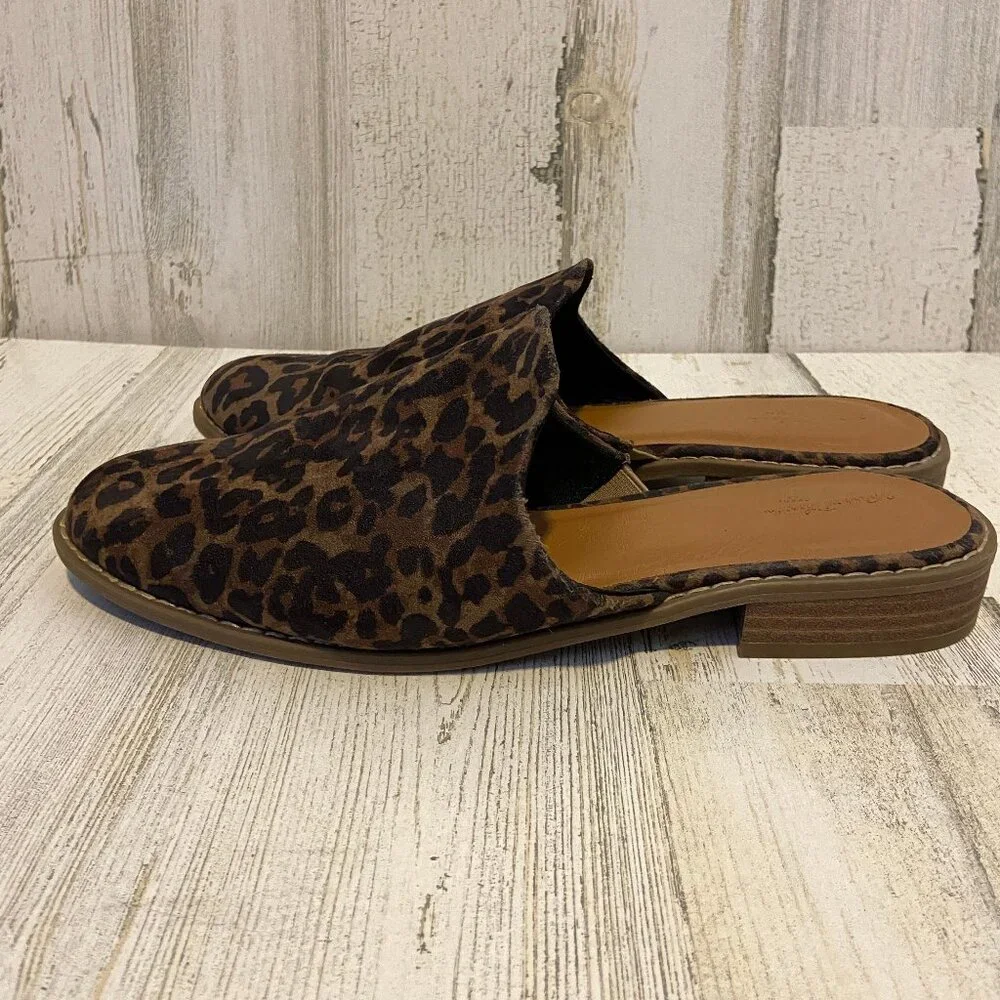 Universal Thread Women's Size 8.5 Slip On Faux Suede Mules Animal Print Shoes - Picture 1 of 9